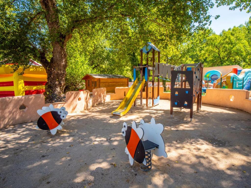Camping Hotel Les Rives Du Loup Туррет-сюр-Лу Экстерьер фото